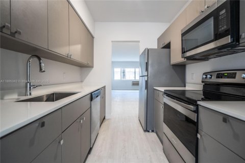 Apartamento en alquiler en Bay Harbor Islands, Florida, 1 dormitorio, 74.32 m2 № 1931381 - foto 8