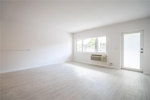 Apartamento en alquiler en Bay Harbor Islands, Florida, 1 dormitorio, 74.32 m2 № 1931381 - foto 5