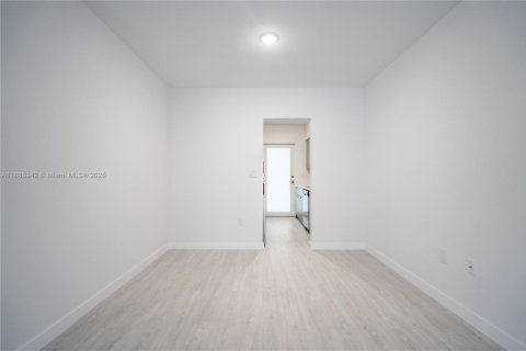 Apartamento en alquiler en Bay Harbor Islands, Florida, 1 dormitorio, 74.32 m2 № 1931381 - foto 6