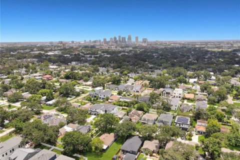 House in Tampa, Florida 3 bedrooms, 139.17 sq.m. № 1851427 - photo 5