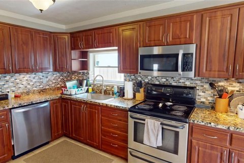 House in Tampa, Florida 3 bedrooms, 139.17 sq.m. № 1851427 - photo 15