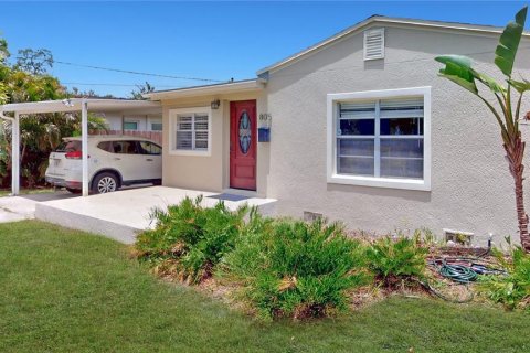 House in Tampa, Florida 3 bedrooms, 139.17 sq.m. № 1851427 - photo 2