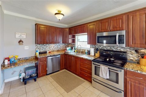 House in Tampa, Florida 3 bedrooms, 139.17 sq.m. № 1851427 - photo 16