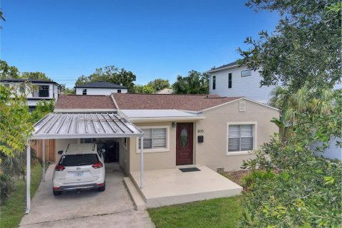 House in Tampa, Florida 3 bedrooms, 139.17 sq.m. № 1851427 - photo 3