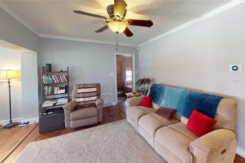 House in Tampa, Florida 3 bedrooms, 139.17 sq.m. № 1851427 - photo 13
