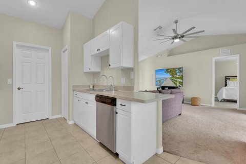 House in Cape Coral, Florida 3 bedrooms, 145.3 sq.m. № 1908642 - photo 7