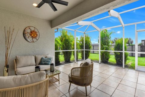 House in Cape Coral, Florida 3 bedrooms, 145.3 sq.m. № 1908642 - photo 24