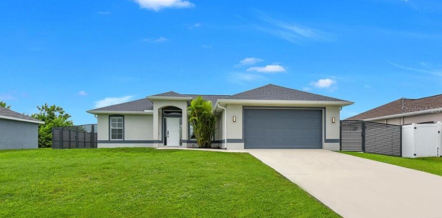 House in Cape Coral, Florida 3 bedrooms, 145.3 sq.m. № 1908642