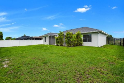 House in Cape Coral, Florida 3 bedrooms, 145.3 sq.m. № 1908642 - photo 29