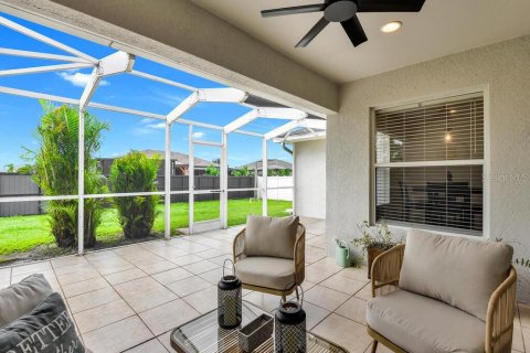 House in Cape Coral, Florida 3 bedrooms, 145.3 sq.m. № 1908642 - photo 2