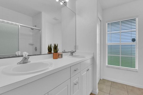 House in Cape Coral, Florida 3 bedrooms, 145.3 sq.m. № 1908642 - photo 15