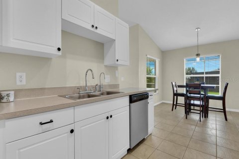 House in Cape Coral, Florida 3 bedrooms, 145.3 sq.m. № 1908642 - photo 9