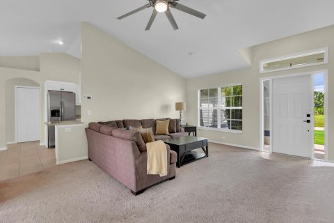 House in Cape Coral, Florida 3 bedrooms, 145.3 sq.m. № 1908642 - photo 4