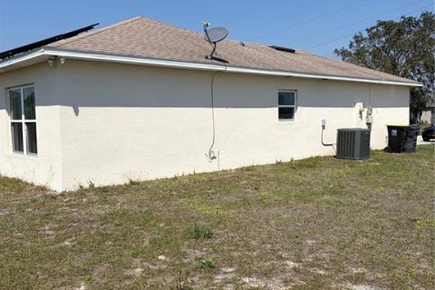 House in Kissimmee, Florida 3 bedrooms, 232.26 sq.m. № 2222200 - photo 2