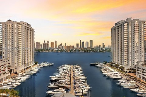 Copropriété à vendre à North Miami Beach, Floride: 2 chambres, 163.14 m2 № 1944405 - photo 1