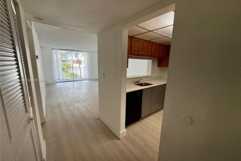 Снять в аренду кондоминиум в Майами, Флорида 2 спальни, 109.16м2, № 1992399 - фото 2