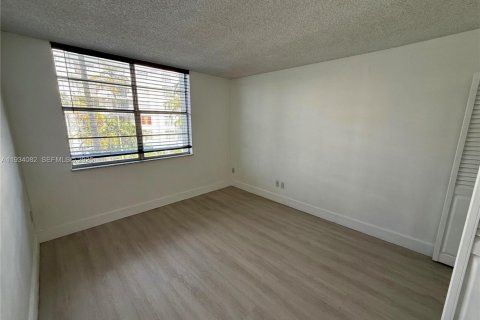 Снять в аренду кондоминиум в Майами, Флорида 2 спальни, 109.16м2, № 1992399 - фото 13