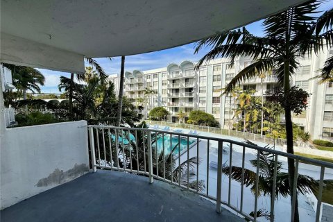 Снять в аренду кондоминиум в Майами, Флорида 2 спальни, 109.16м2, № 1992399 - фото 6