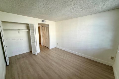 Снять в аренду кондоминиум в Майами, Флорида 2 спальни, 109.16м2, № 1992399 - фото 15