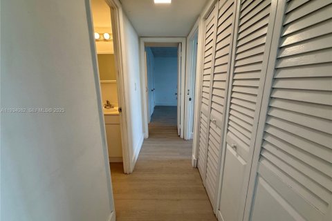 Снять в аренду кондоминиум в Майами, Флорида 2 спальни, 109.16м2, № 1992399 - фото 7