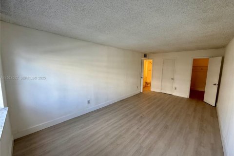 Снять в аренду кондоминиум в Майами, Флорида 2 спальни, 109.16м2, № 1992399 - фото 10