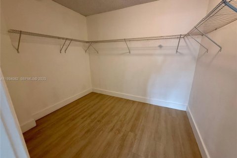 Снять в аренду кондоминиум в Майами, Флорида 2 спальни, 109.16м2, № 1992399 - фото 11