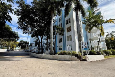 Снять в аренду кондоминиум в Майами, Флорида 2 спальни, 109.16м2, № 1992399 - фото 20