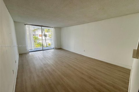 Снять в аренду кондоминиум в Майами, Флорида 2 спальни, 109.16м2, № 1992399 - фото 4