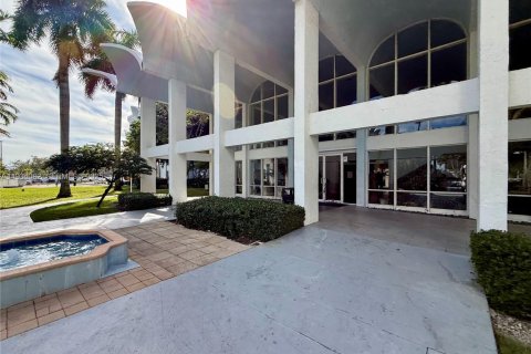 Снять в аренду кондоминиум в Майами, Флорида 2 спальни, 109.16м2, № 1992399 - фото 19