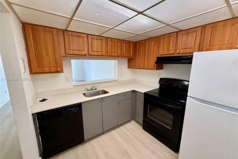 Снять в аренду кондоминиум в Майами, Флорида 2 спальни, 109.16м2, № 1992399 - фото 3