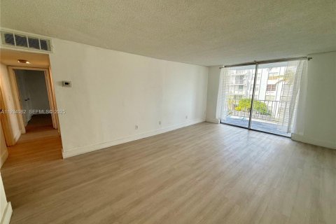 Снять в аренду кондоминиум в Майами, Флорида 2 спальни, 109.16м2, № 1992399 - фото 5