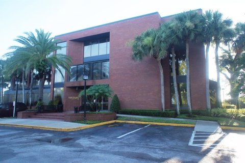 Commercial property in Longwood, Florida № 2221984 - photo 2