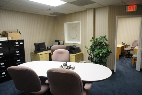 Commercial property in Longwood, Florida № 2221984 - photo 5