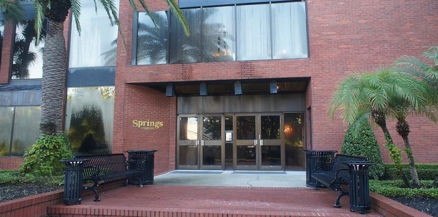 Commercial property in Longwood, Florida № 2221984