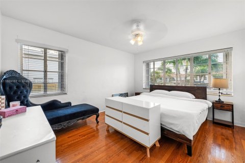 House in Miami Beach, Florida 3 bedrooms, 117.61 sq.m. № 1938683 - photo 8