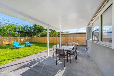 House in Miami Beach, Florida 3 bedrooms, 117.61 sq.m. № 1938683 - photo 26