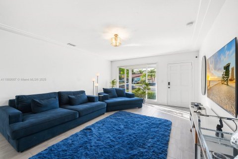 House in Miami Beach, Florida 3 bedrooms, 117.61 sq.m. № 1938683 - photo 5