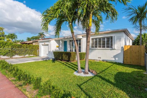 House in Miami Beach, Florida 3 bedrooms, 117.61 sq.m. № 1938683 - photo 2