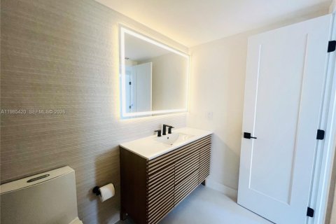 Condo in Miami Beach, Florida, 3 bedrooms  № 2246916 - photo 15