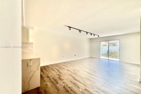 Condo in Miami Beach, Florida, 3 bedrooms  № 2246916 - photo 20