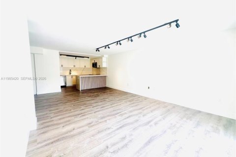 Condo in Miami Beach, Florida, 3 bedrooms  № 2246916 - photo 21