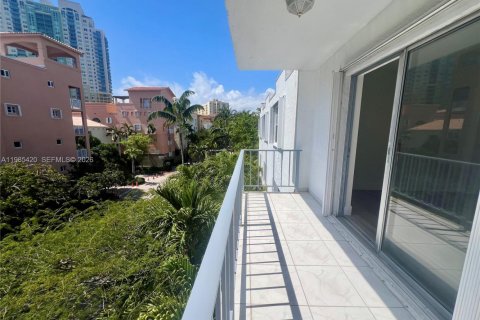 Condo in Miami Beach, Florida, 3 bedrooms  № 2246916 - photo 24