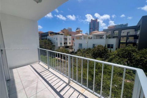 Condo in Miami Beach, Florida, 3 bedrooms  № 2246916 - photo 23