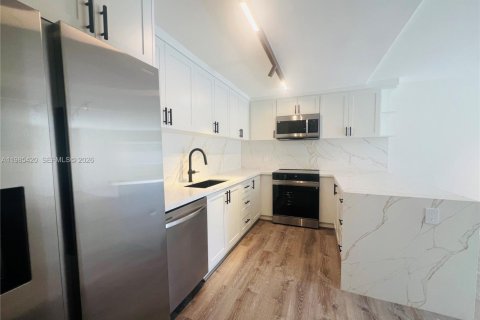 Condo in Miami Beach, Florida, 3 bedrooms  № 2246916 - photo 18