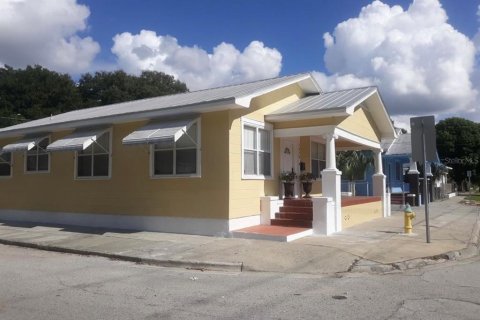 House in Tampa, Florida 3 bedrooms, 155.24 sq.m. № 2213318 - photo 2