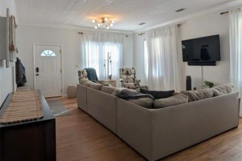 House in Tampa, Florida 3 bedrooms, 155.24 sq.m. № 2213318 - photo 6