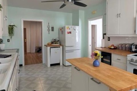 House in Tampa, Florida 3 bedrooms, 155.24 sq.m. № 2213318 - photo 9