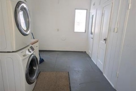 House in Tampa, Florida 3 bedrooms, 155.24 sq.m. № 2213318 - photo 17
