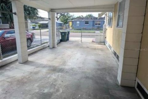 House in Tampa, Florida 3 bedrooms, 155.24 sq.m. № 2213318 - photo 4