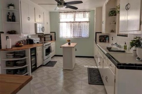 House in Tampa, Florida 3 bedrooms, 155.24 sq.m. № 2213318 - photo 8